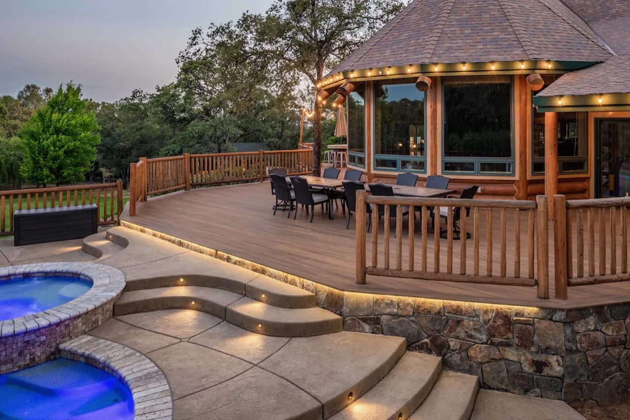 Custom deck built by Stone Ridge Decking